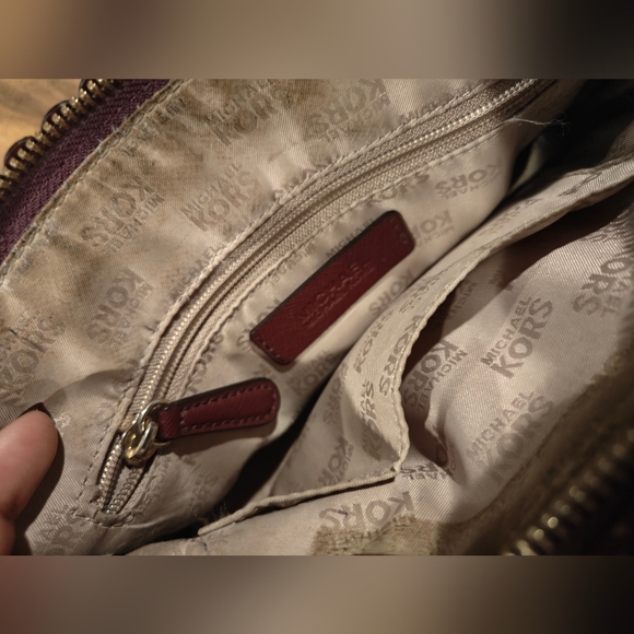 Michael Kors Cindy Dome Scalloped Edge Crossbody Burgundy Plum Bag - Picture 5 of 6